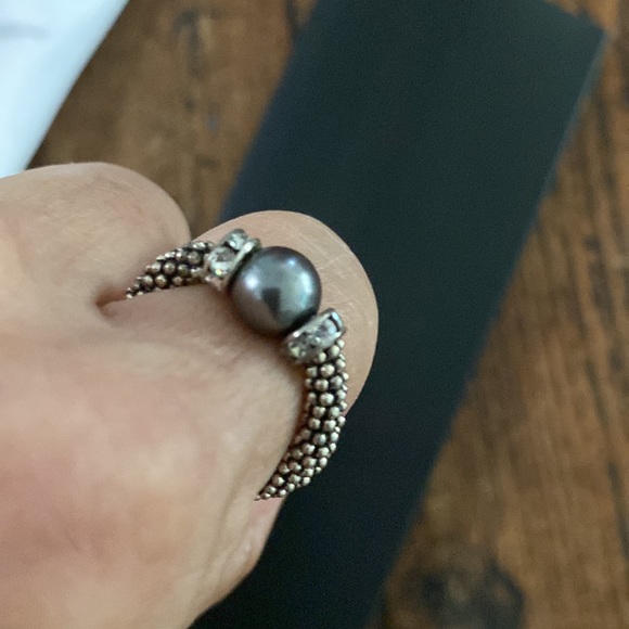 Stretch Ring Silver Tone Pearl - Picture 3 of 3